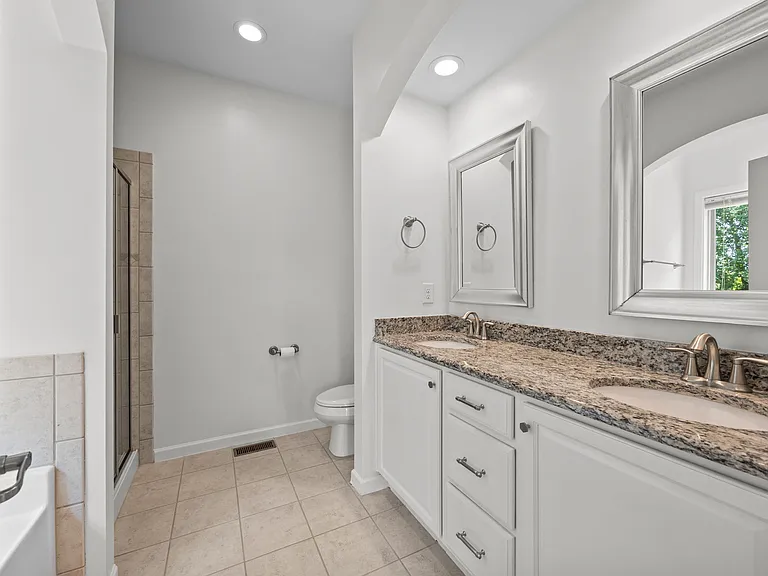 Double Sinks in Primary Bath