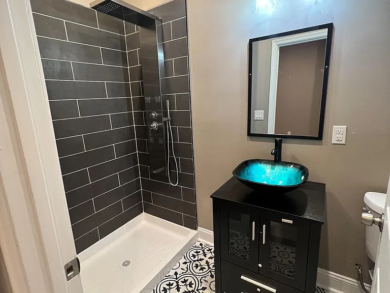 1429 W Diamond St #1R — Photo 2