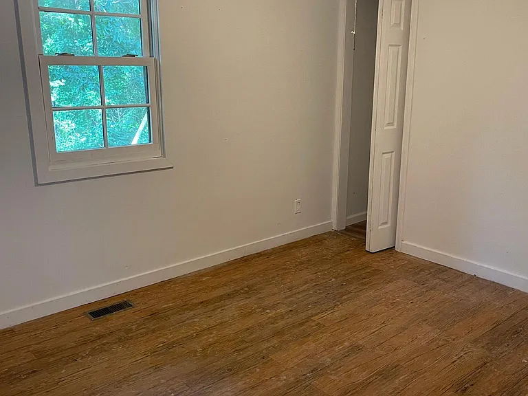 715 Corinth Rd — Photo 29