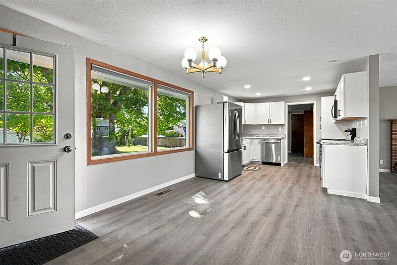 4th image of 217 N 63rd Avenue