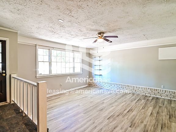 1553_002_living_room_3.jpg