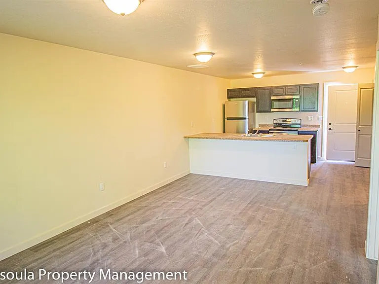 American Way Apartments — Photo 17