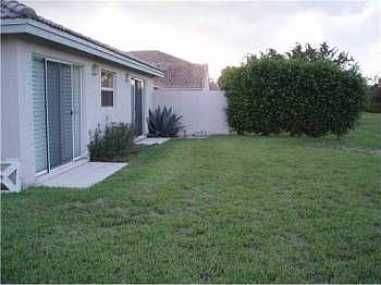 3rd image of 6132 Willoughby Cir
