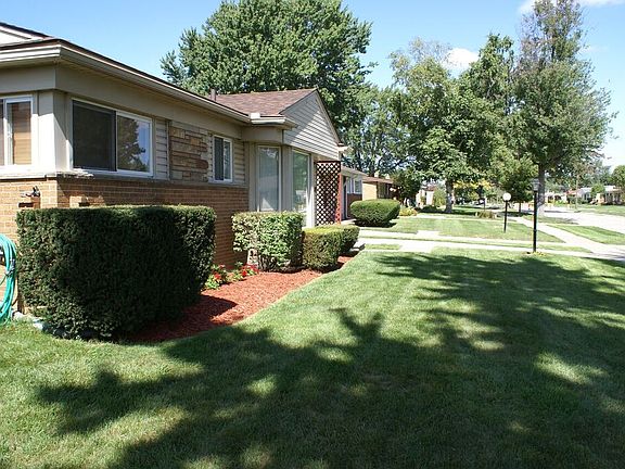 5th image of 32419 Holden Dr