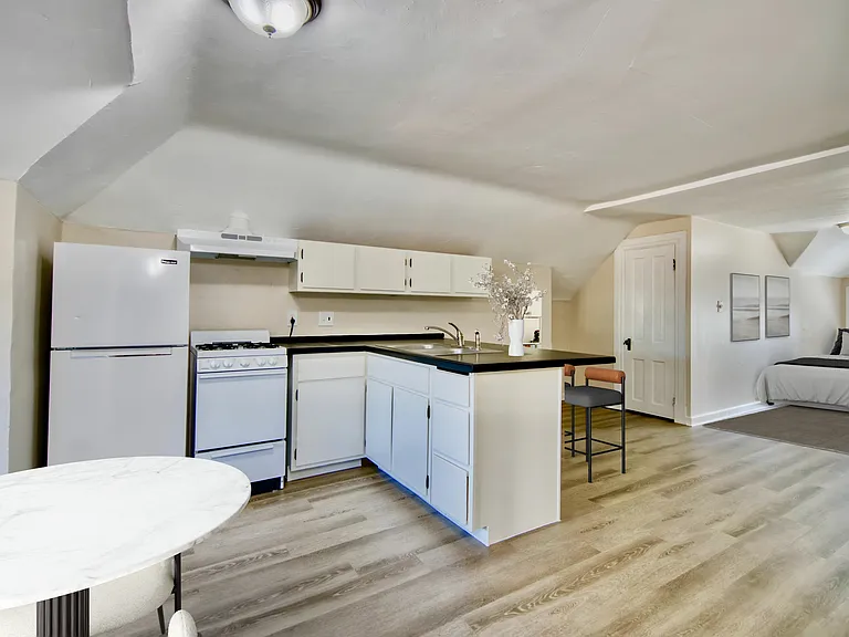 1133 N Corona St #C8 — Photo 4