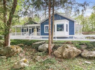 145 Lake Shore Dr, Middlebury, CT 06762