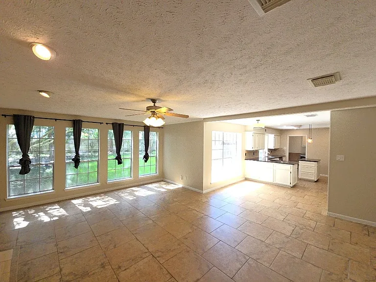 2502 Fairwind Dr — Photo 5