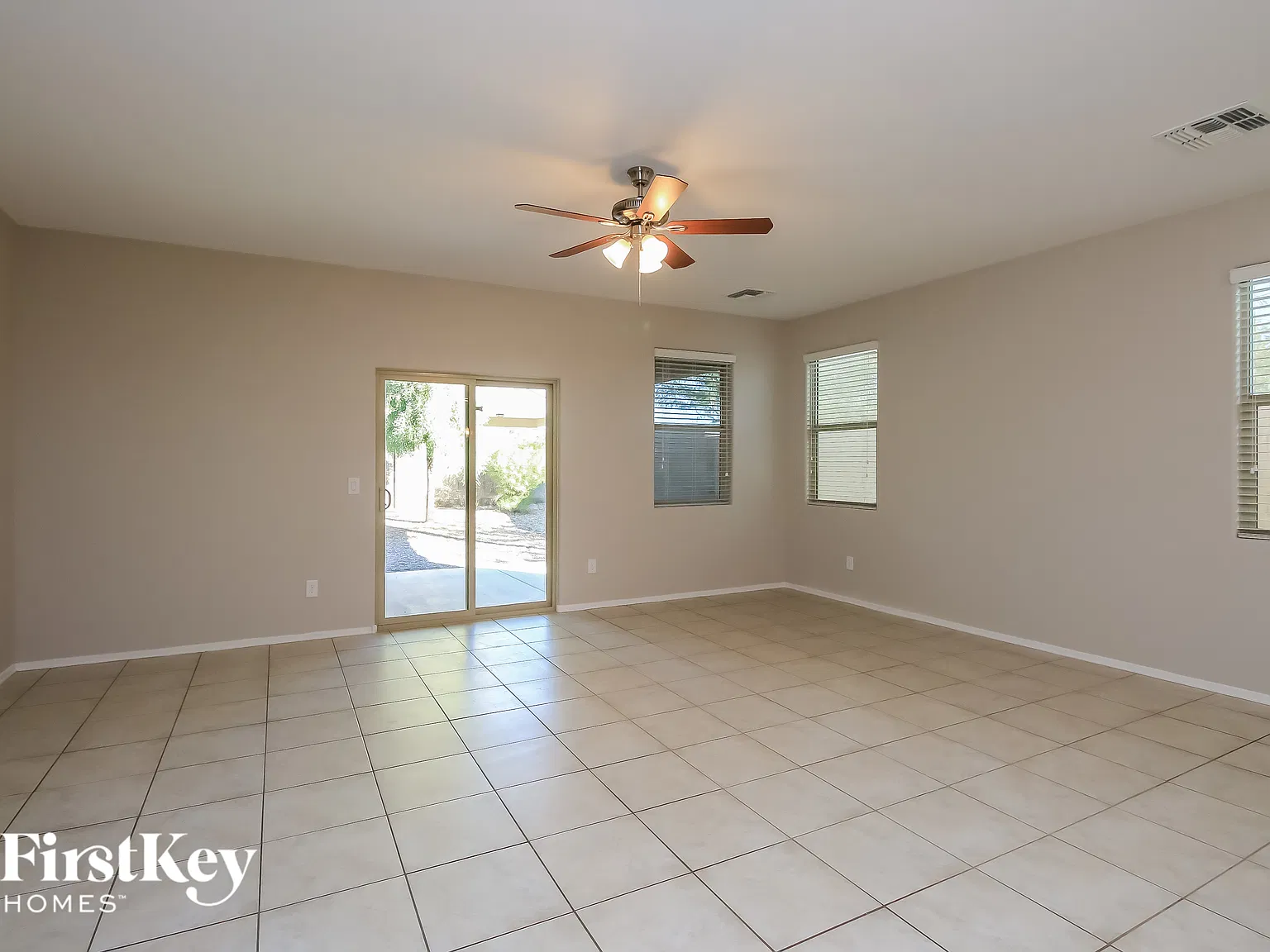 4 bed, 2.0 bath, 2082 sqft, $2,150 — Photo 2