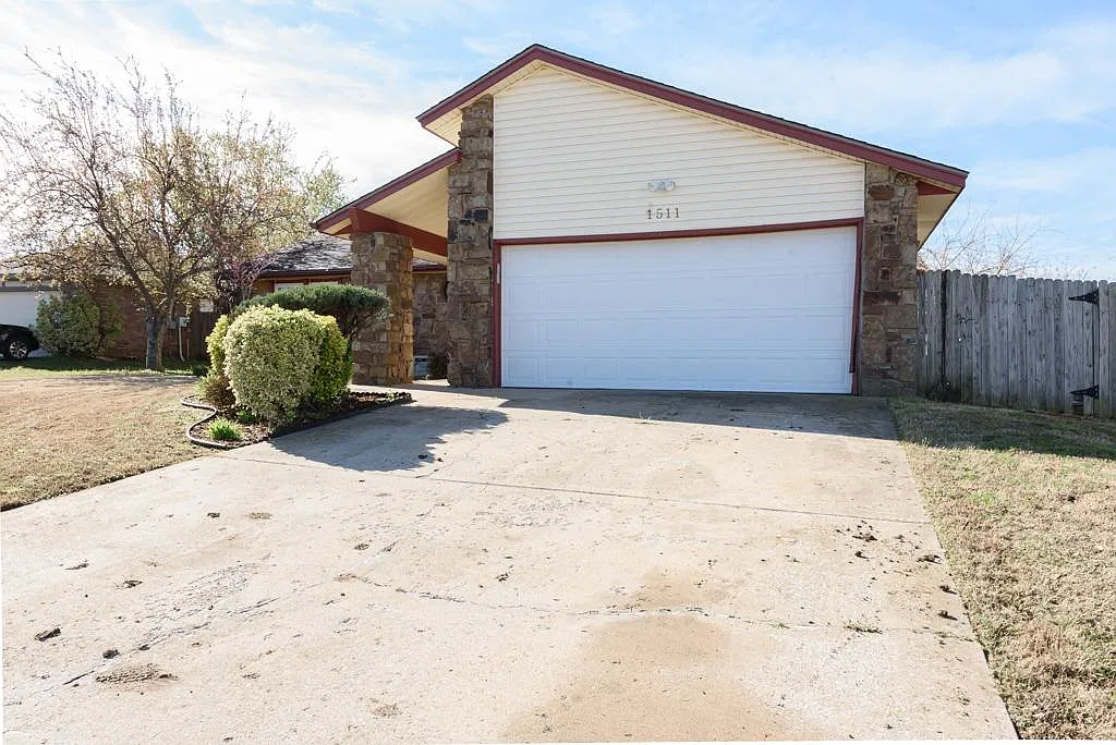 1511 W Orlando St — Photo 3