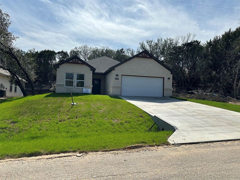 1st image of 2605 Hillcrest Dr
