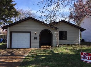 2830 Sherwood Dr, Florissant, MO 63031