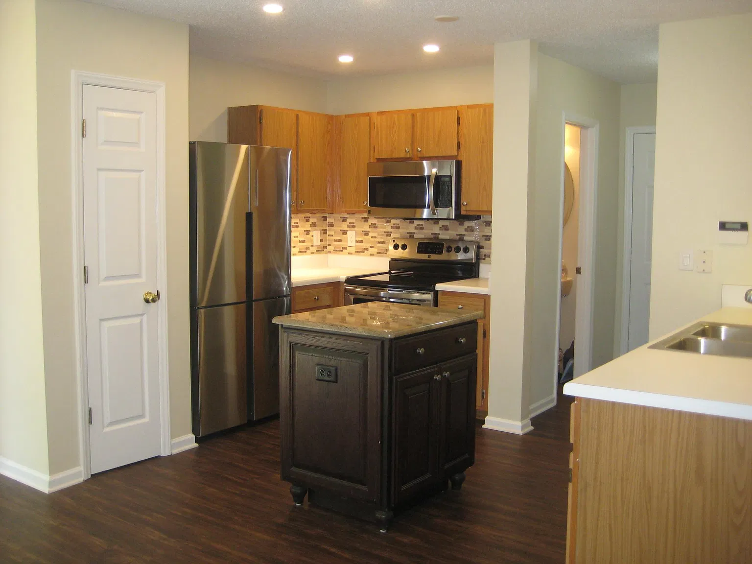 3 bed, 2.5 bath, 1500 sqft, $2,000 — Photo 2