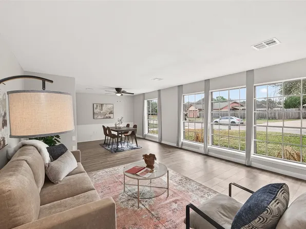 9110 Vickijohn Dr, Houston, TX 77031