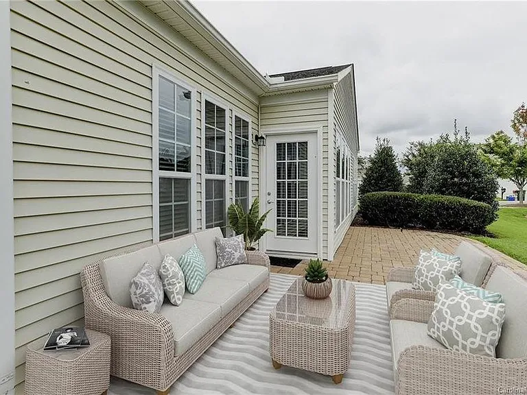 8118 Crater Lake Dr — Photo 33