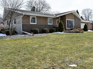 940 Fairview Dr, Port Washington, WI 53074