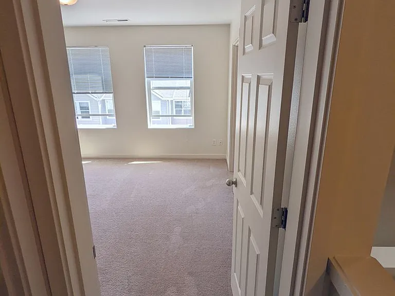 Halsey East Townhomes — Photo 33