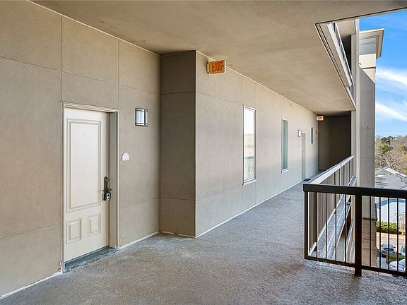 5th image of 605 Watermarke Ln