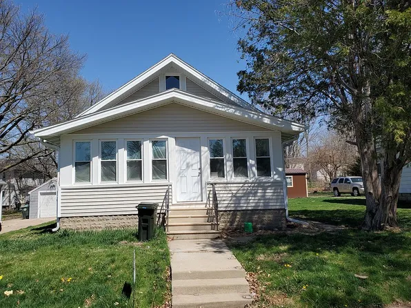 921 Leavitt St, Waterloo, IA 50702