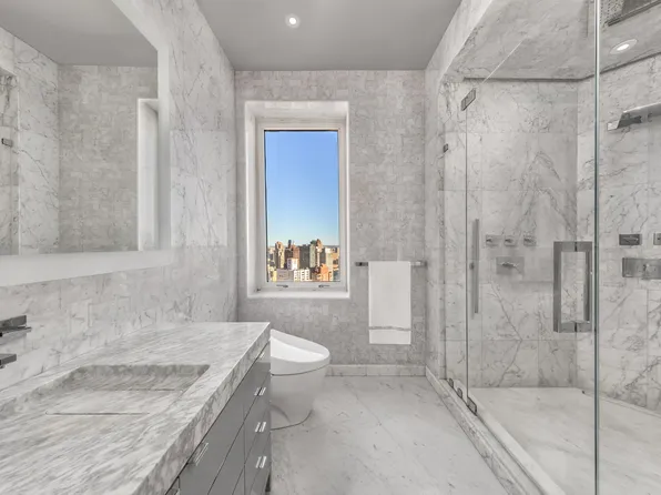 200 East 61st Street image 15 of 17