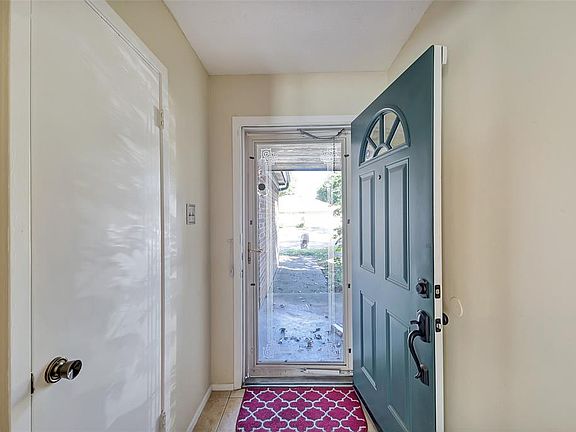 3rd image of 1837 Steinburg Ln
