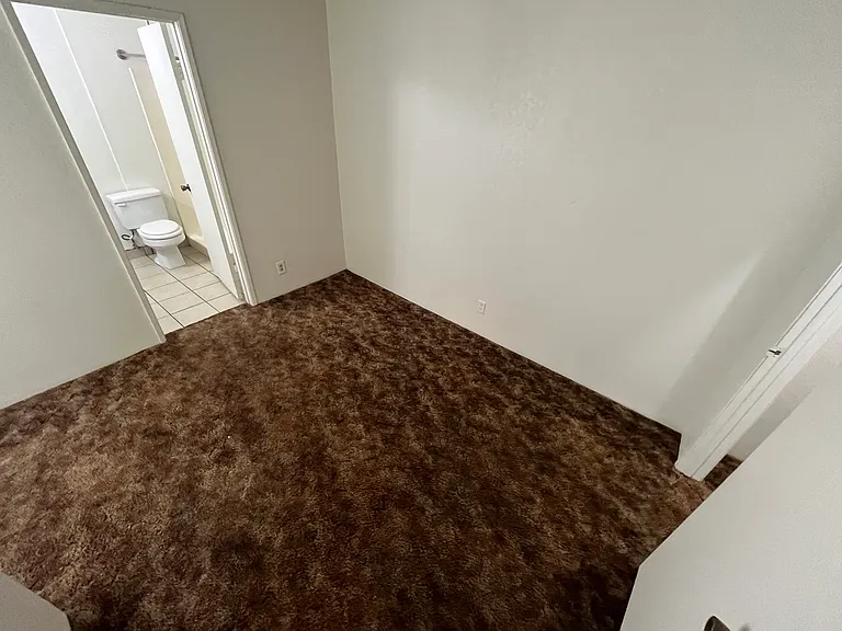 124 S G St #6 — Photo 7