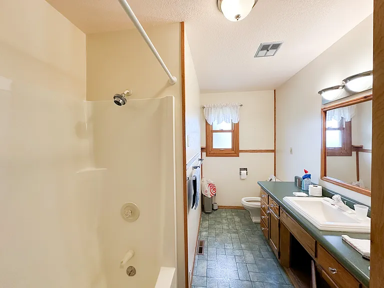 5706 Shannon Ct — Photo 9