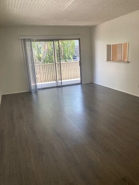 2 bed, 900 sqft, $3,085 — Photo 4