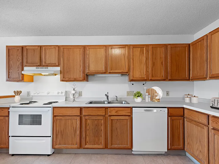 Wyoming Oakwood Townhomes — Photo 11