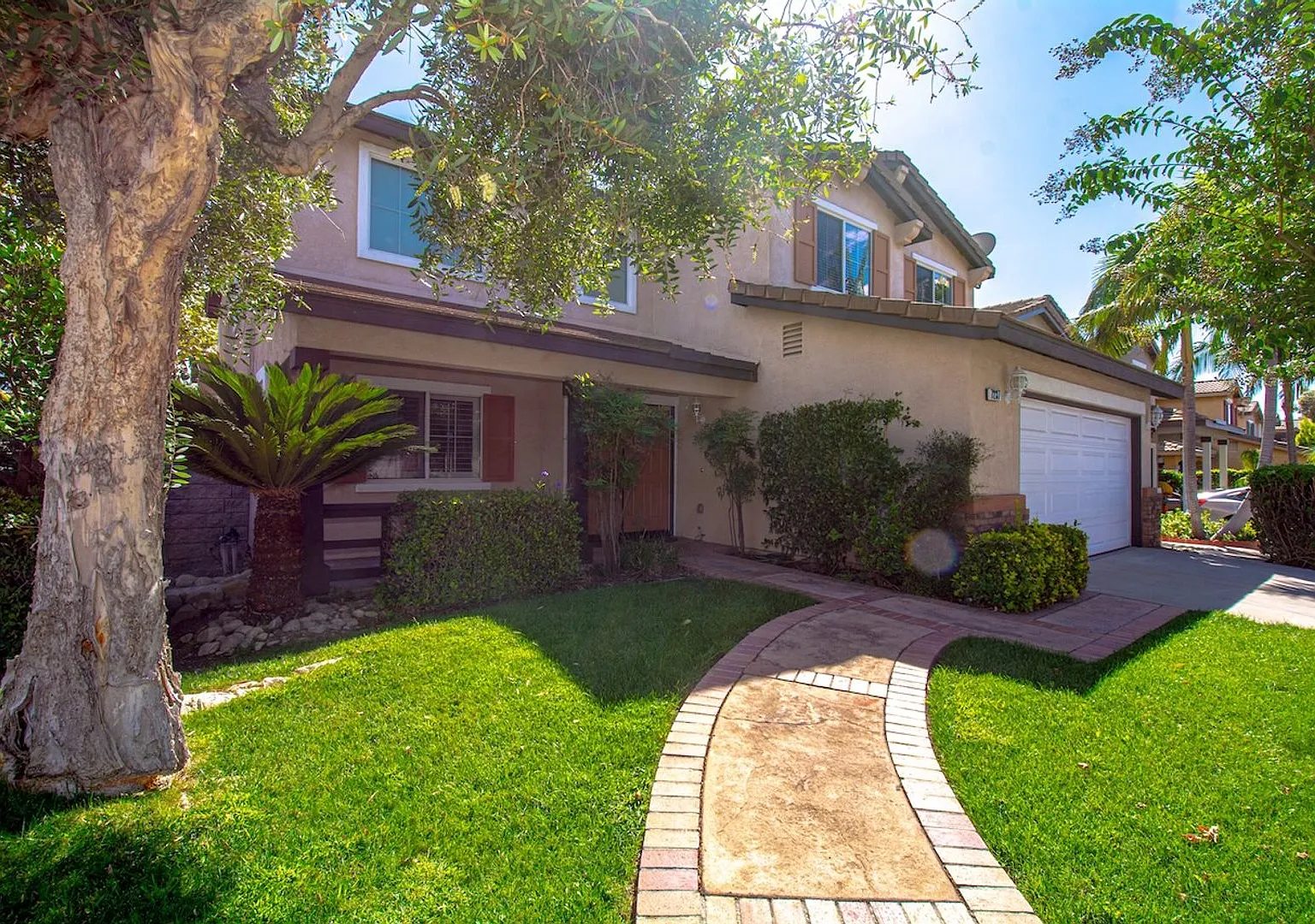 7237 Oak Tree Pl- Fontana Ca 92336- 5 Br 3bth 2 Car Gr- For Rent — Photo 1