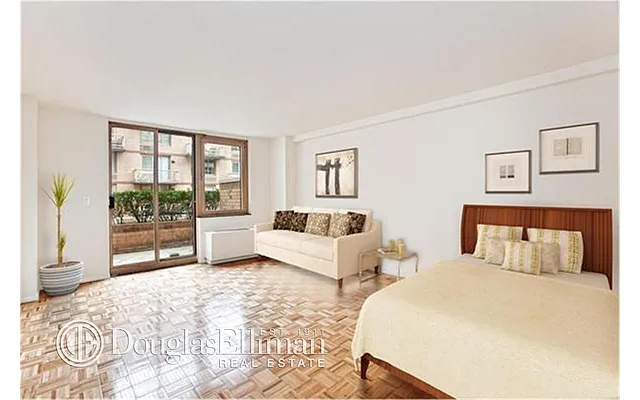 Rented by Douglas Elliman | media 21