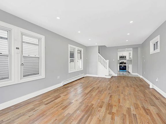 3rd image of 11639 155th St