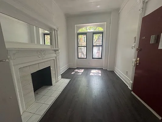 Rented by Perry Associates NYC Inc | media 10