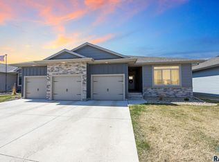 2225 S Sadie Ave, Sioux Falls, SD 57106