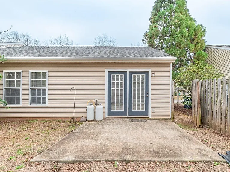 215 E Middlebury Ln SW — Photo 24