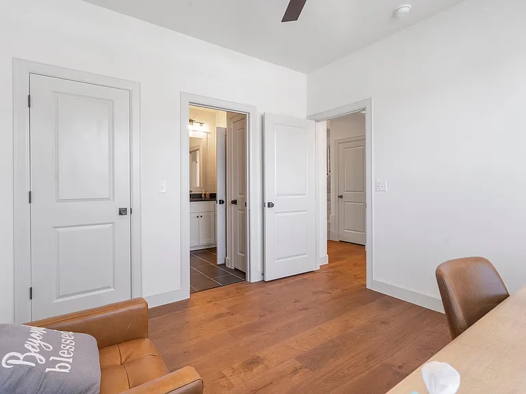 1111 Mammoth St — Photo 16