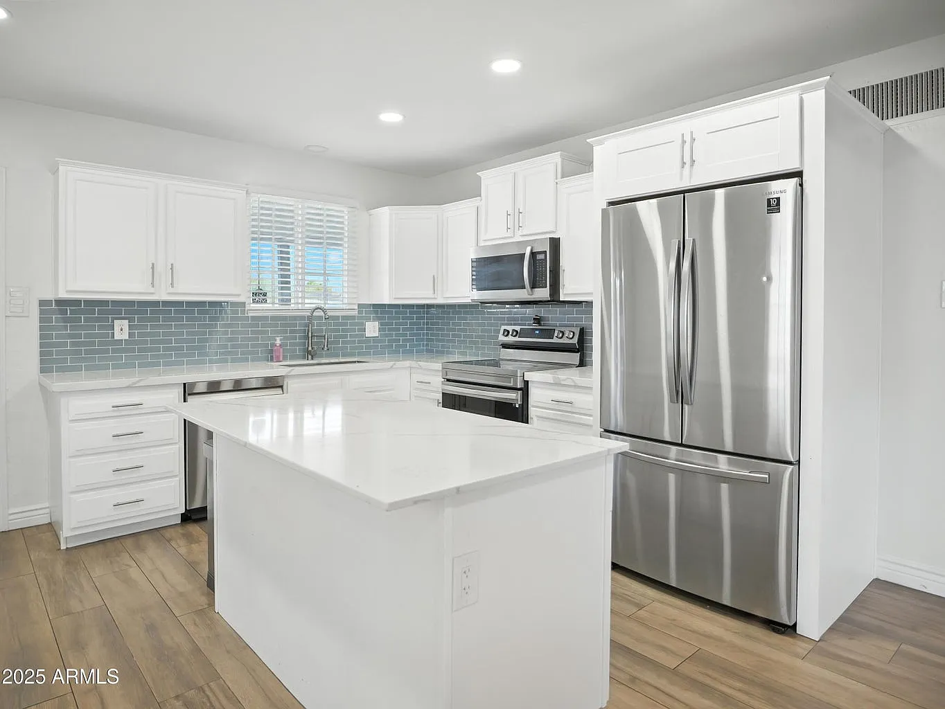 3 bed, 1143 sqft, $2,295 — Photo 2