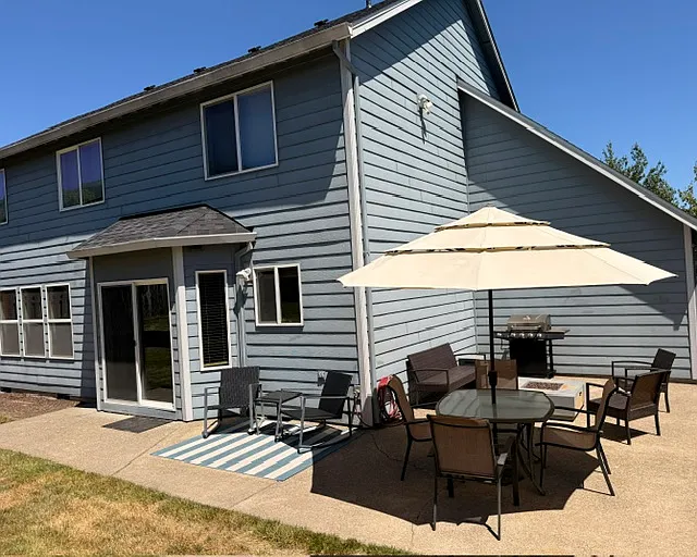 301 SW Howard Dr — Photo 14