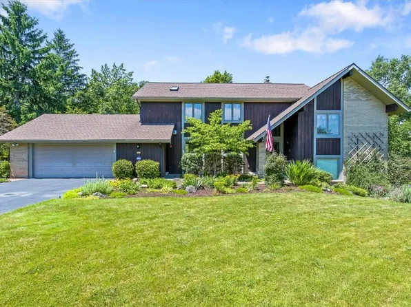 25 Locke Dr, Pittsford, NY 14534