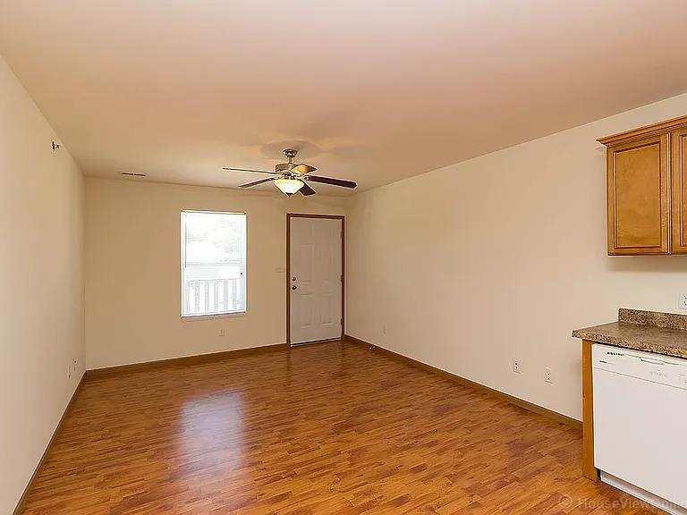 915 N Frederick St — Photo 2
