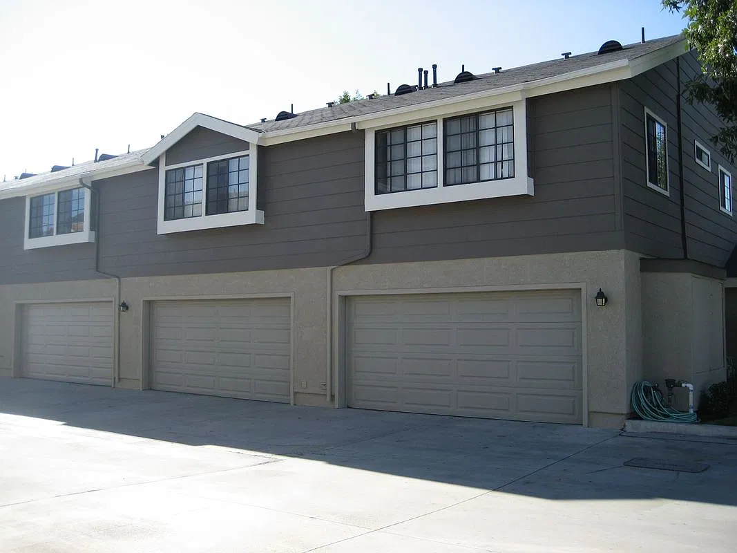 2 bed, 2.0 bath, 950 sqft, $2,800 — Photo 1