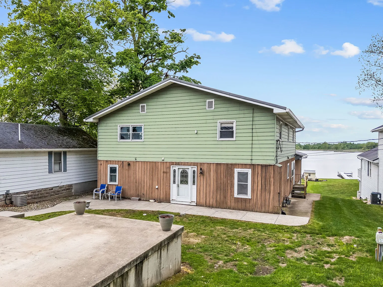 2083 Chapman Lake Drive — Photo 3