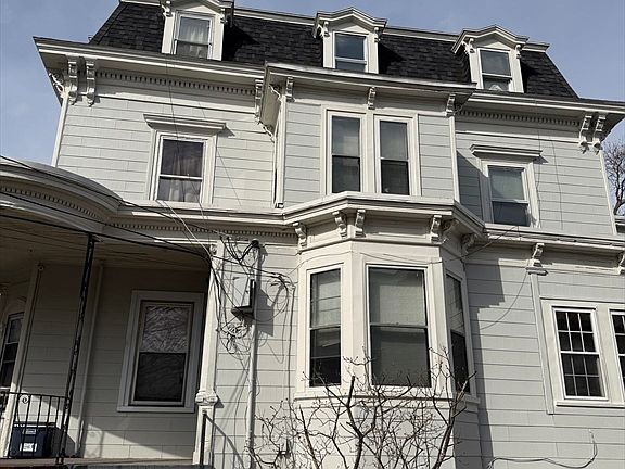 5th image of 229 Jackson St