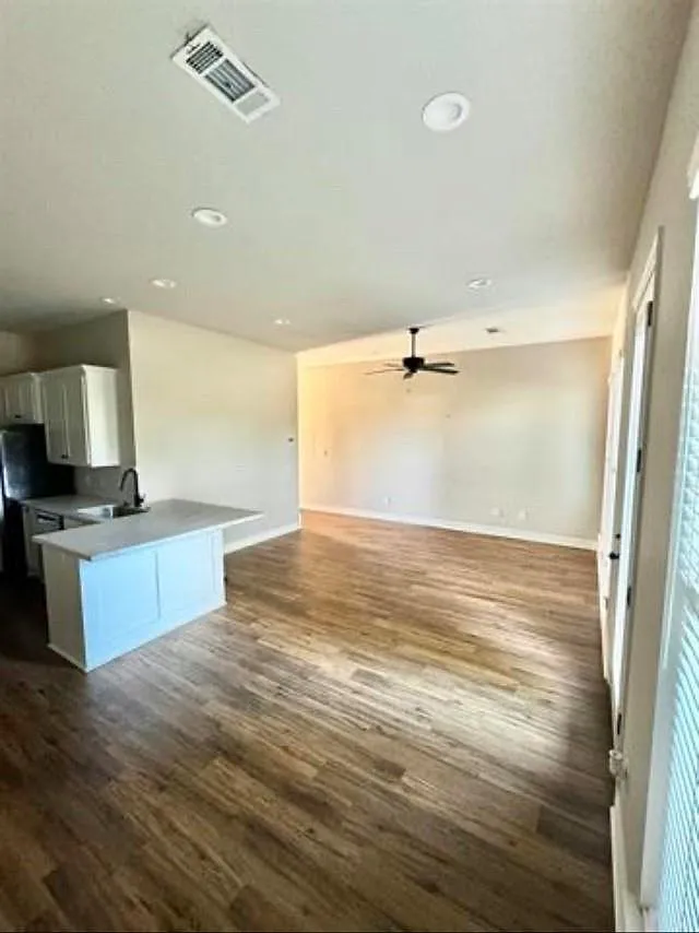 3 bed, 2.5 bath, 1900 sqft, $2,095 — Photo 4