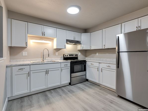 445 Laverne Dr APT 6