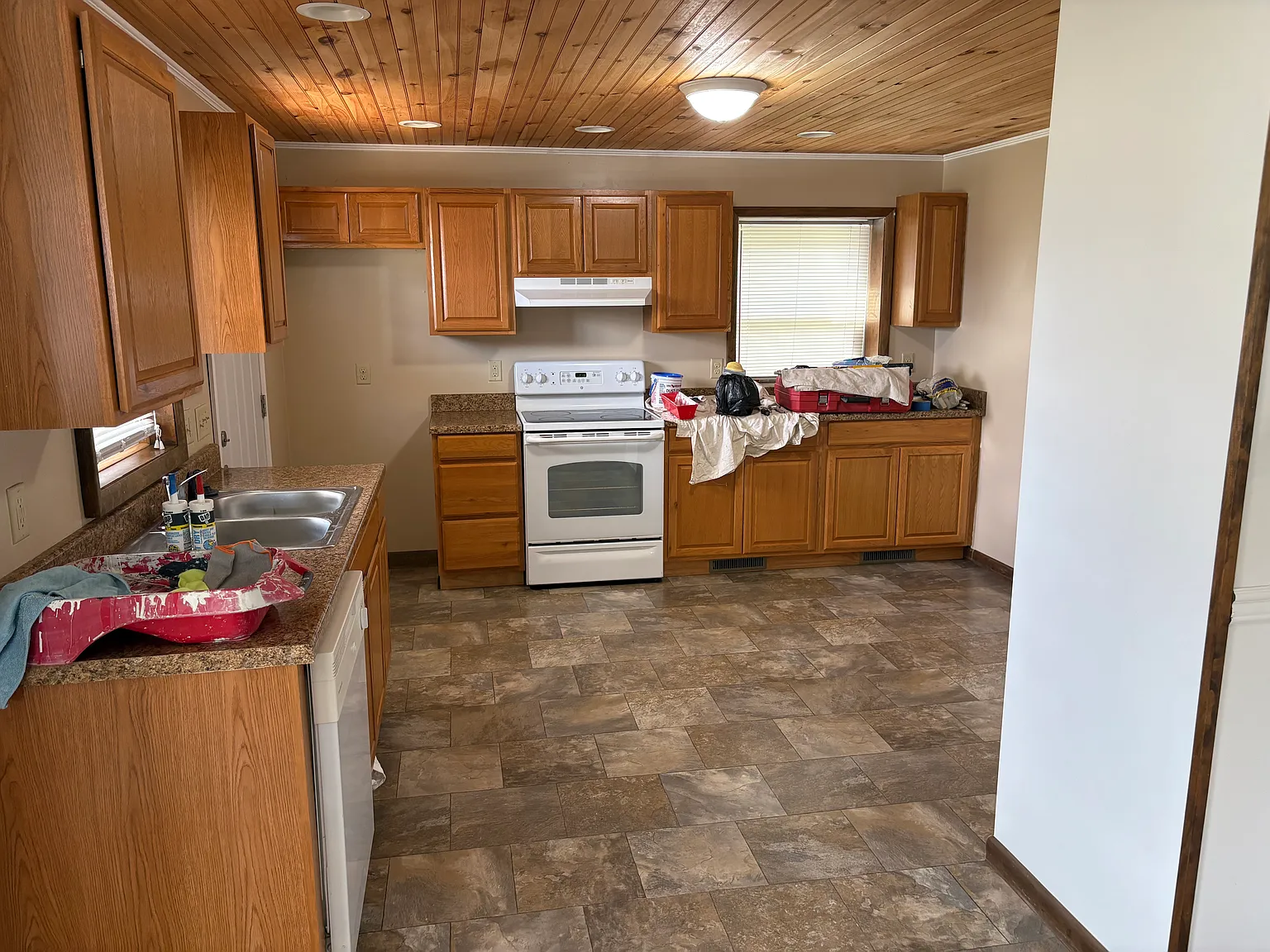 3 bed, $1,400 — Photo 2