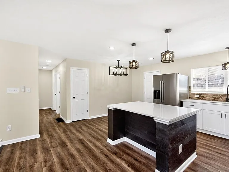 5625 Gateway Dr — Photo 5
