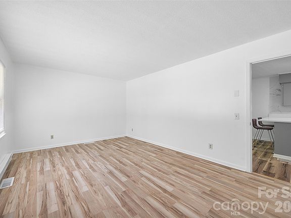 5th image of 409 Moss Springs Rd