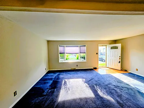 10 Lincoln Pl Photo 1