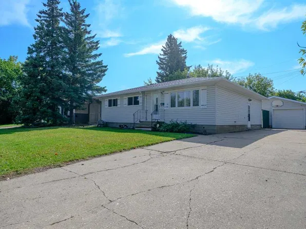 9923 N 88th Ave, Grande Prairie, AB T8V 0C3