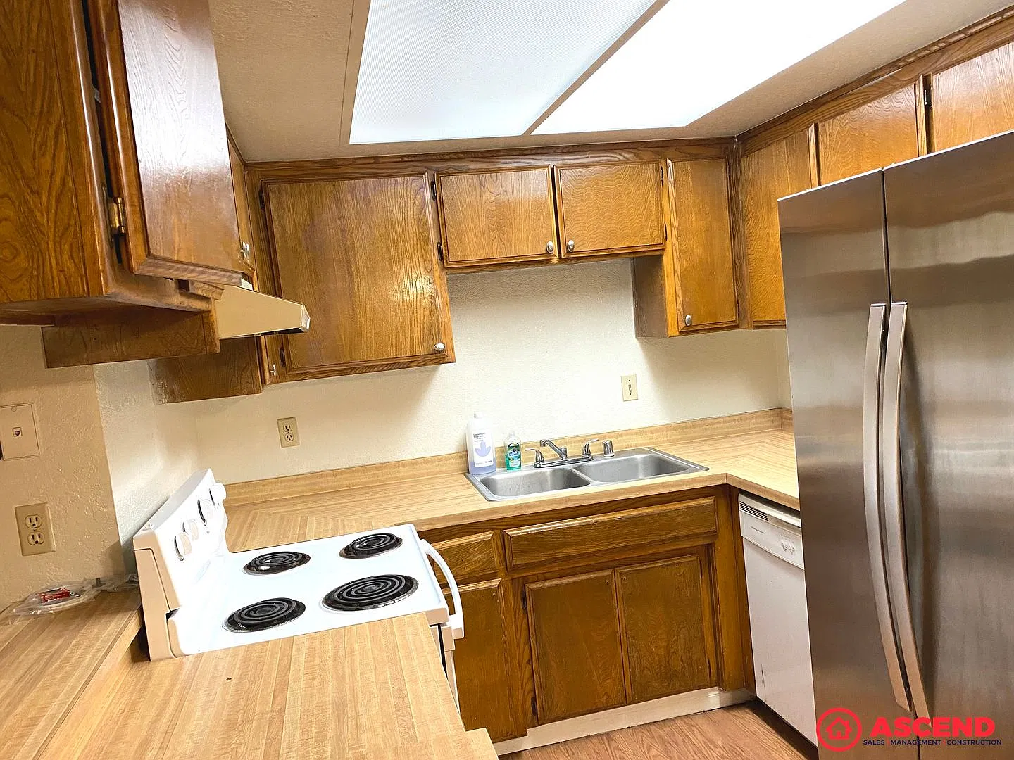 Charming 2BD/1BA Home in Bakersfield's 93309 HOA Community, Fully Equipped, Small Pets Welcome! — Photo 4